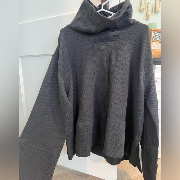 Lululemon retreat pullover!!🍋 - Picture 1 of 6